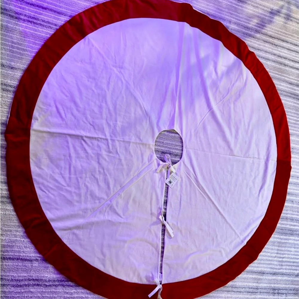 Pottery barn - Red and White Christmas Tree Skirt